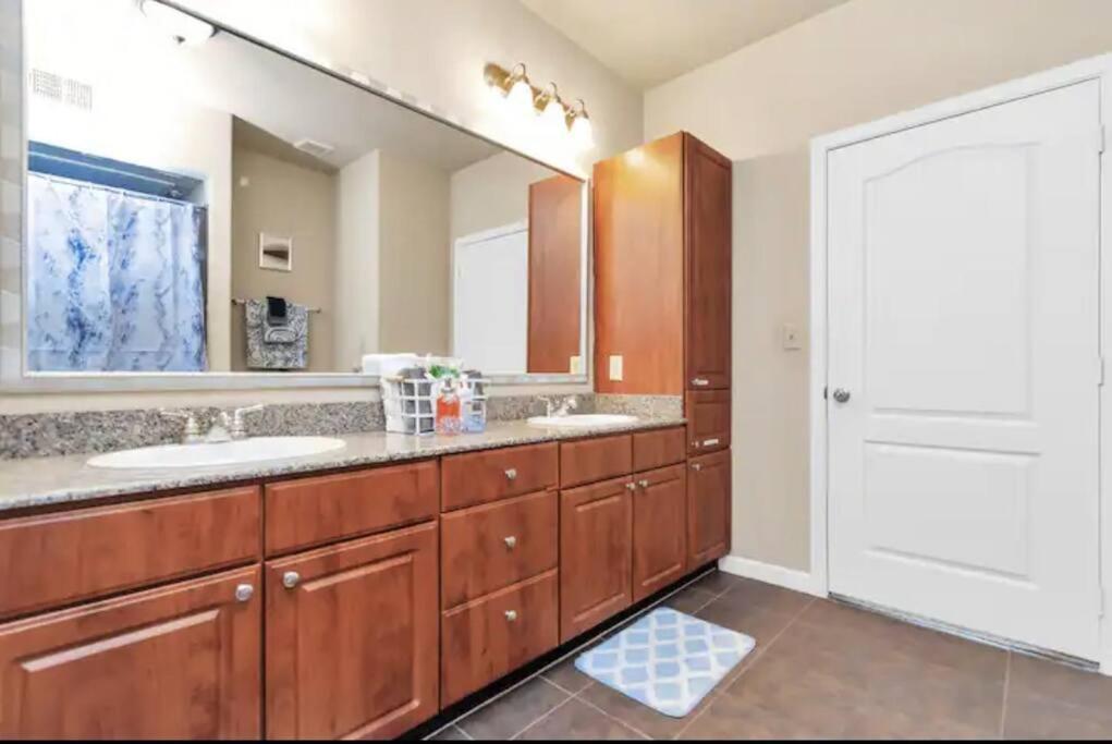 Modern Condo Near Texas Medical Center W Free Parking Houston Exterior foto